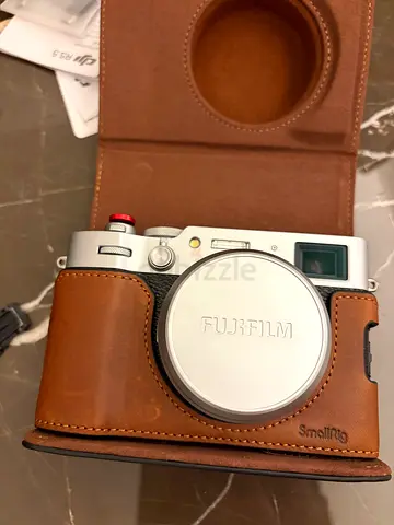 Fujifilm X100IV series compact camera with leather case (brand new)