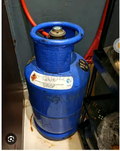 GAS CYLINDER WITH REGULATOR