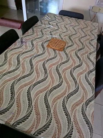 6-Seater Dining Table with Patterned Glass Top and 6 Chairs