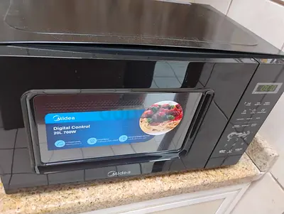 Midea Countertop Microwave 20L - Good Condition