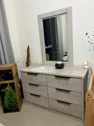 Light wood 6-drawer dresser with mirror - good condition