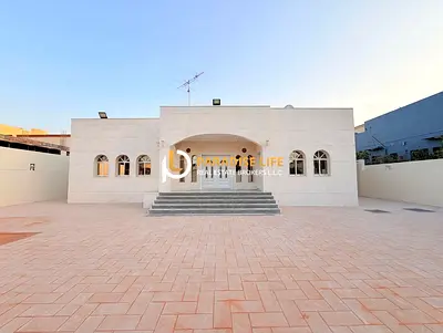 Mirdif 4 bed room Independent Single story villa/ big front nd back yard/ for rent 200k
