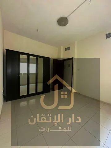 شقة غرفة وصالة للإيجار السنوي في النباعة | 26,000 درهم | بدون رسوم | 4 دفعات