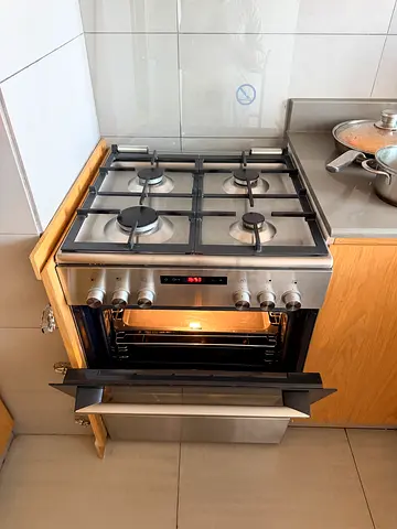 Stainless Steel Gas Cooker with Oven - Good Working Condition