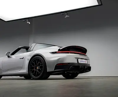 2025 Porsche 911 — миниатюра 18