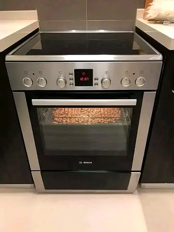 Bosch freestanding electric cooker with ceramic hob and oven - good condition