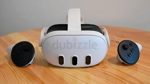 Standalone VR Headset with Two Wireless Controllers - Good Condition (6 months old, rarely used)