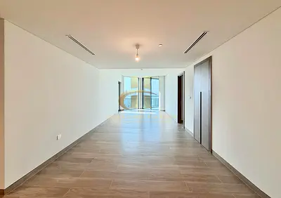 Creek Skyline View | High Floor | Study + Maid