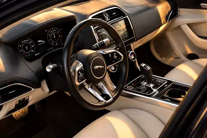 صورة 6 لـ 2020 Jaguar XE