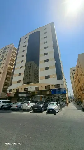 للبيع بناية استثمارية مميزة في أبو شغارة – الشارقة فرصة استثمارية مميزة لامتلاك بناية في موقع حيوي واستراتيجي بمنطقة أبو شغارة، تقع في الصف الثاني من