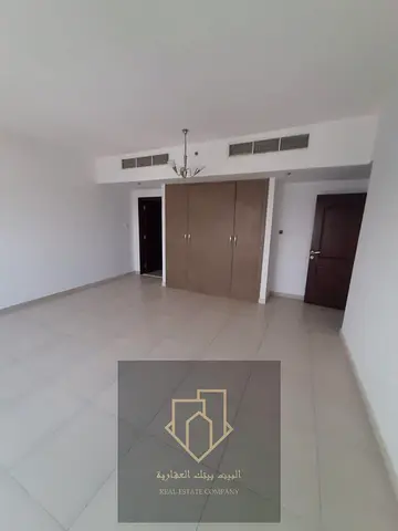 • Spacious and comfortable • Central air conditioning • Balcony • Wall cabinets • Free parking