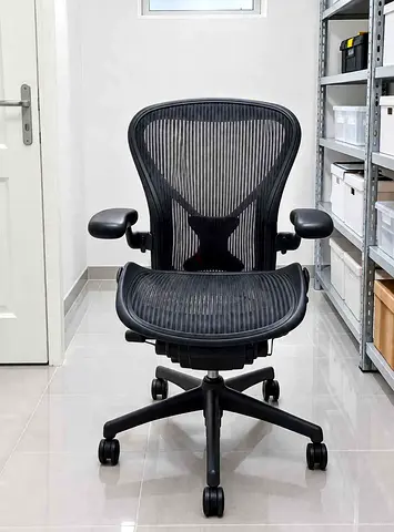 For selling Herman Miller Areon classic chair size B size and C full loaded available
