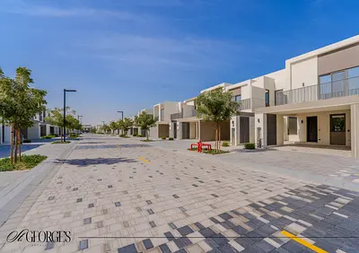 Available | 3 bedrooms | Single Row