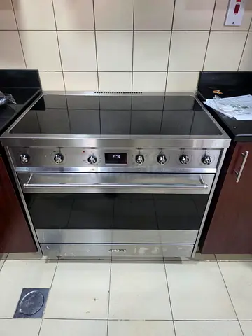 Smeg Digital Induction Electric Cooker 9kg latest model excellent condition