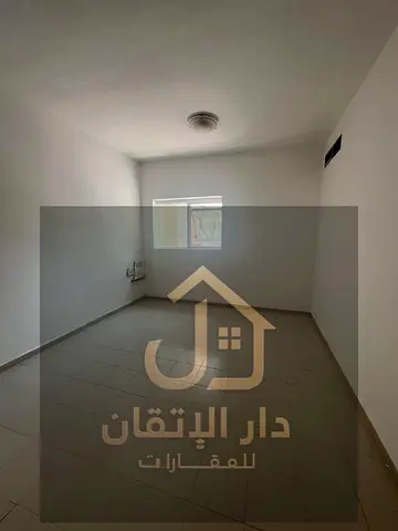 فرصة ذهبية للإيجار غرفه وصاله منطقه القليعه تامين مؤجل شهر  بجوار مستشفى السعودي موقع حيوي وقريب من جميع الخدمات