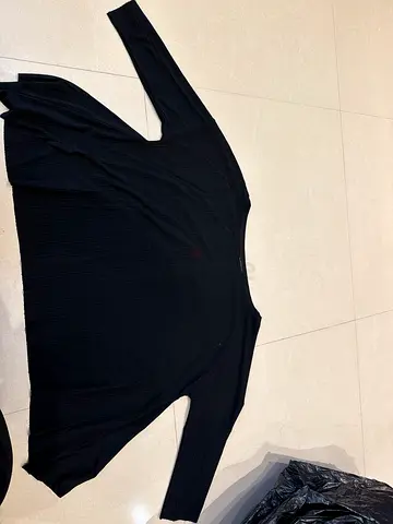 Black loose-fit long sleeve women's top, size S - good condition