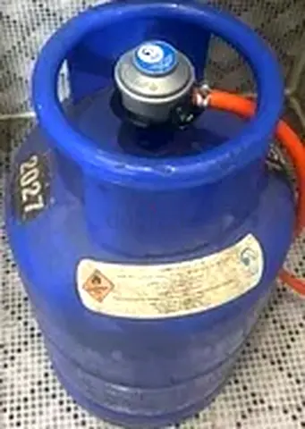Small LPG Gas Cylinder with Regulator - Blue (Good Working Condition)