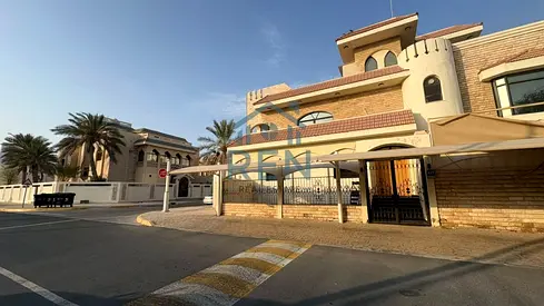 Spacious Commercial Villa | Ideal for project