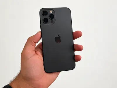 iPhone 12 Pro 512GB – Graphite + NOMAD Leather Case