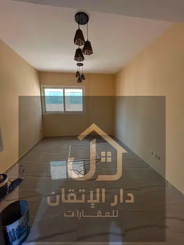 فرصة ذهبية للإيجار شقة غرفة وصالة منطقة القاسمية  يوجد باركين مجان