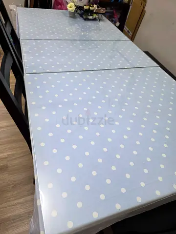 Urgent dinning table for sale