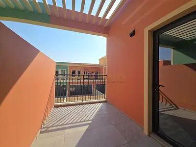 4 chqs | Ready now | Semi-closed Equipped Kitchen