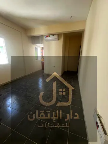 فرصة ذهبية للإيجار استديو منطقة الناصرية موقع حيوي قريب من جميع الخدمات