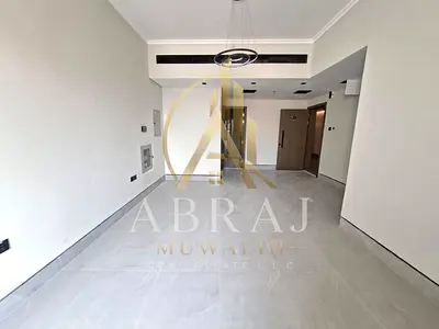Lxury and brand new apartment with balcony with master room nyr to zahia mosque