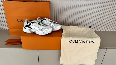 Louis Vuitton women’s Sneakers in White and Black size 35 E
