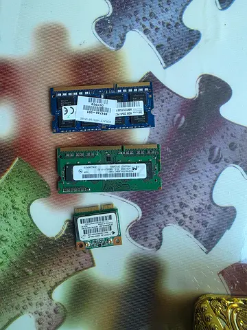 Two laptop 4gb RAM sticks (DDR3/DDR4) + mini PCIe WiFi card - used, tested