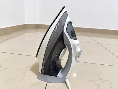 Philips 5000 Series Steam Iron – Good Condition