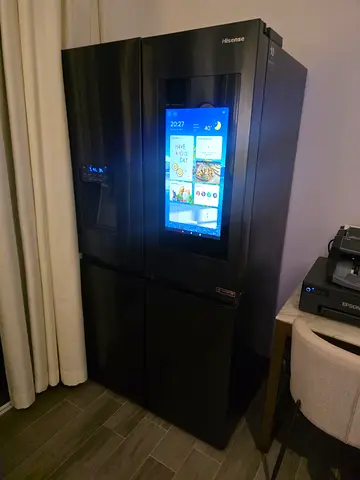 Hisense French Door Led Sacreen Refrigerator like new
