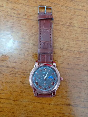 Men's brown leather strap wristwatch - classic analog