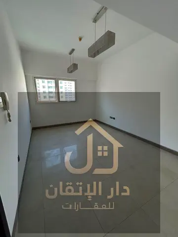 غرفة وصالة للإيجار السنوي في الرولة | جيم ومسبح | تكييف مركزي | 4 دفعات
