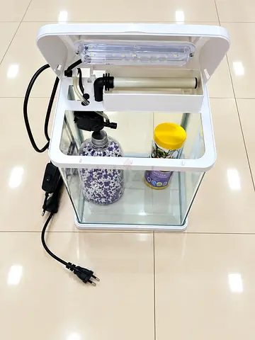 Small complete aquarium kit with filter, light and accessories & gifts for free by purchasing it