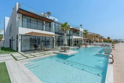 Expertly Upgraded Signature Villa on Palm Jumeirah