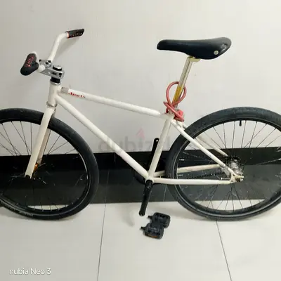 Single-speed/Fixed gear white city bike — used, needs minor tweaks