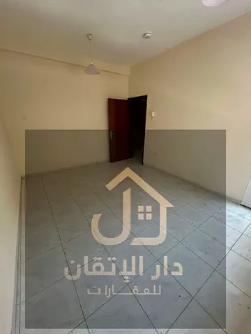 🔥 شقة غرفتين وصالة للإيجار في الرولة – موقع حيوي، سعر مميز، ومرونة في الدفع