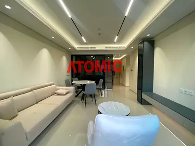 شقة حديثة بغرفة نوم واحدة | سكن بإطلالة رياضية | شرفة | مناظر المدينة والرياضة