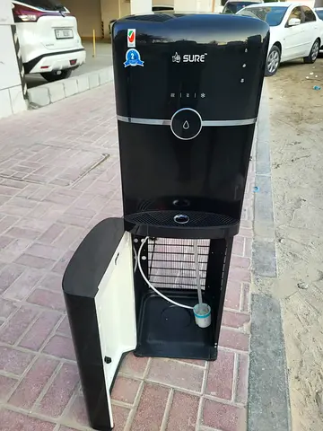 Bottom load water dispenser