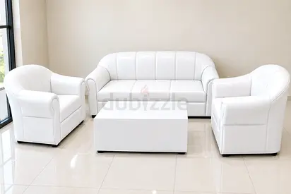 Brand new 5 sehtr ragzeen sofa set with center table available