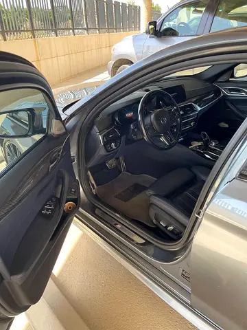 2017 BMW 5-SERIES 照片 7