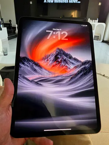 Apple iPad M5 11 inch (space gray) - Good condition, ready to use