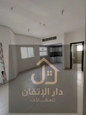 استديو أول ساكن للإيجار السنوي في البوطينة | مطبخ منفصل | بلكونة | 4 أو 6 دفعات