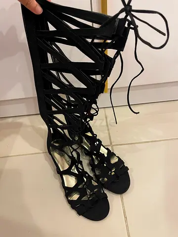 Black knee-high gladiator lace-up sandals - Size EU 38