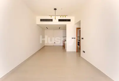 Unfurnished | Vacant | Mid Floor