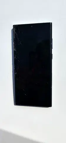 Samsung Galaxy S22 Ultra 256GB (UAE Version) – Screen Broken, For Parts or Repair