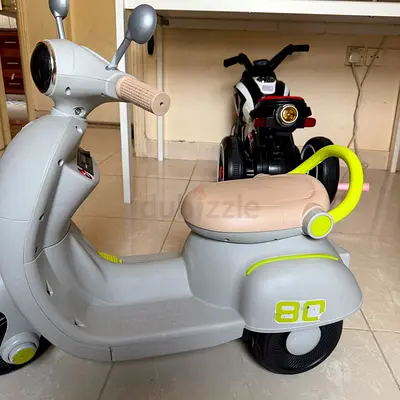 Urgent selling leaving home country Kids Ride-On Scooter / Motorbike Toy - Good Condition