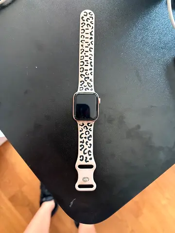 Apple Watch Series SE 40 mm (with leopard sport band) - good working condition