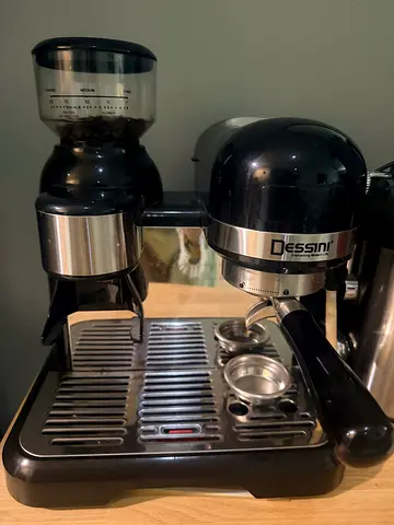 Dessini Espresso Coffee Machine with Built-in Grinder - Good Condition